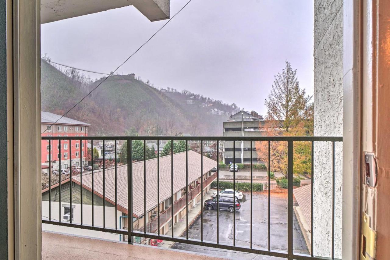 Cozy Downtown Gatlinburg Condo With Pool Access Exteriör bild