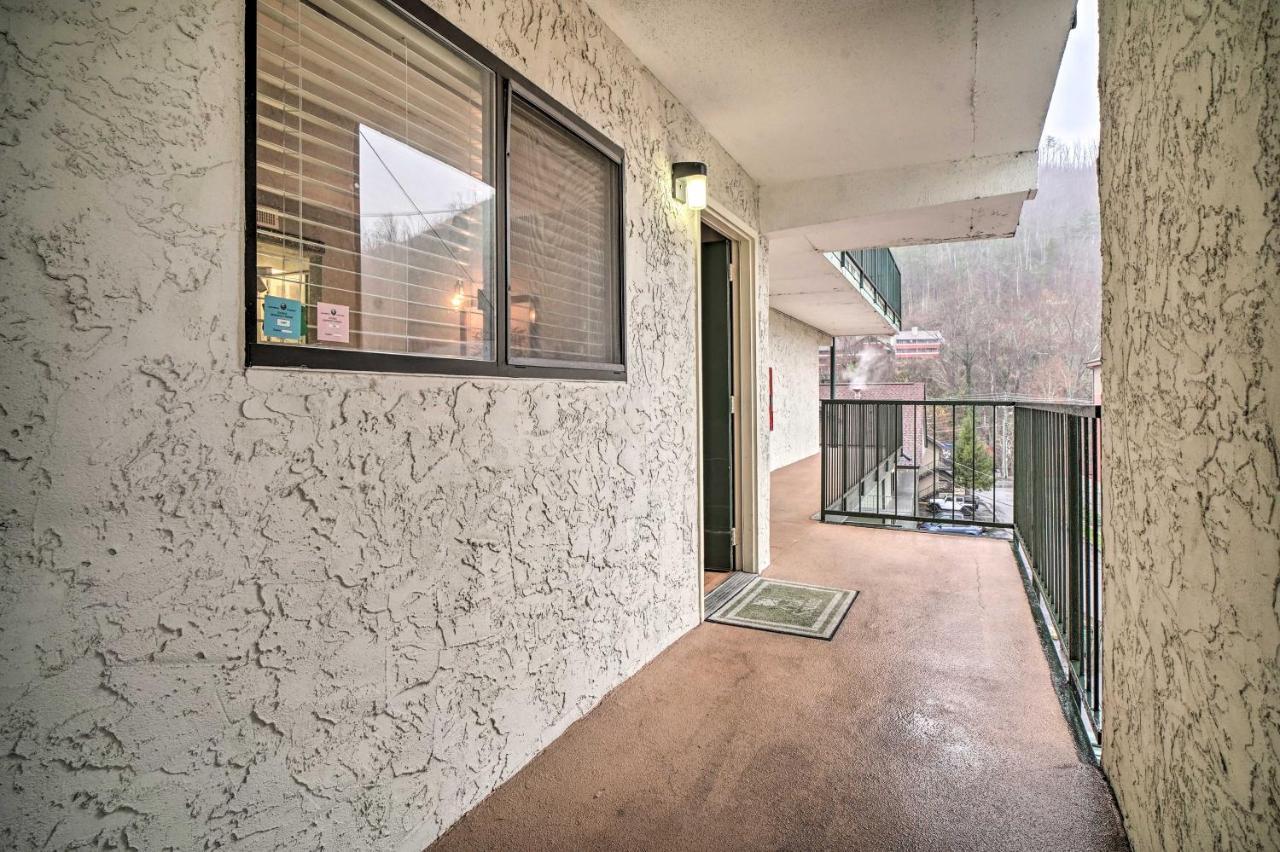 Cozy Downtown Gatlinburg Condo With Pool Access Exteriör bild
